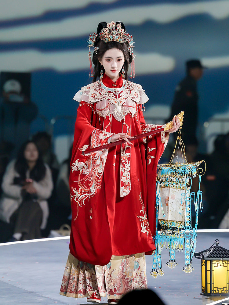 Phoenix Majesty · Ming-Style Hanfu Bridal Set | 3-Piece Wedding Ensemble with Cloud Collar & Horse-Face Skirt