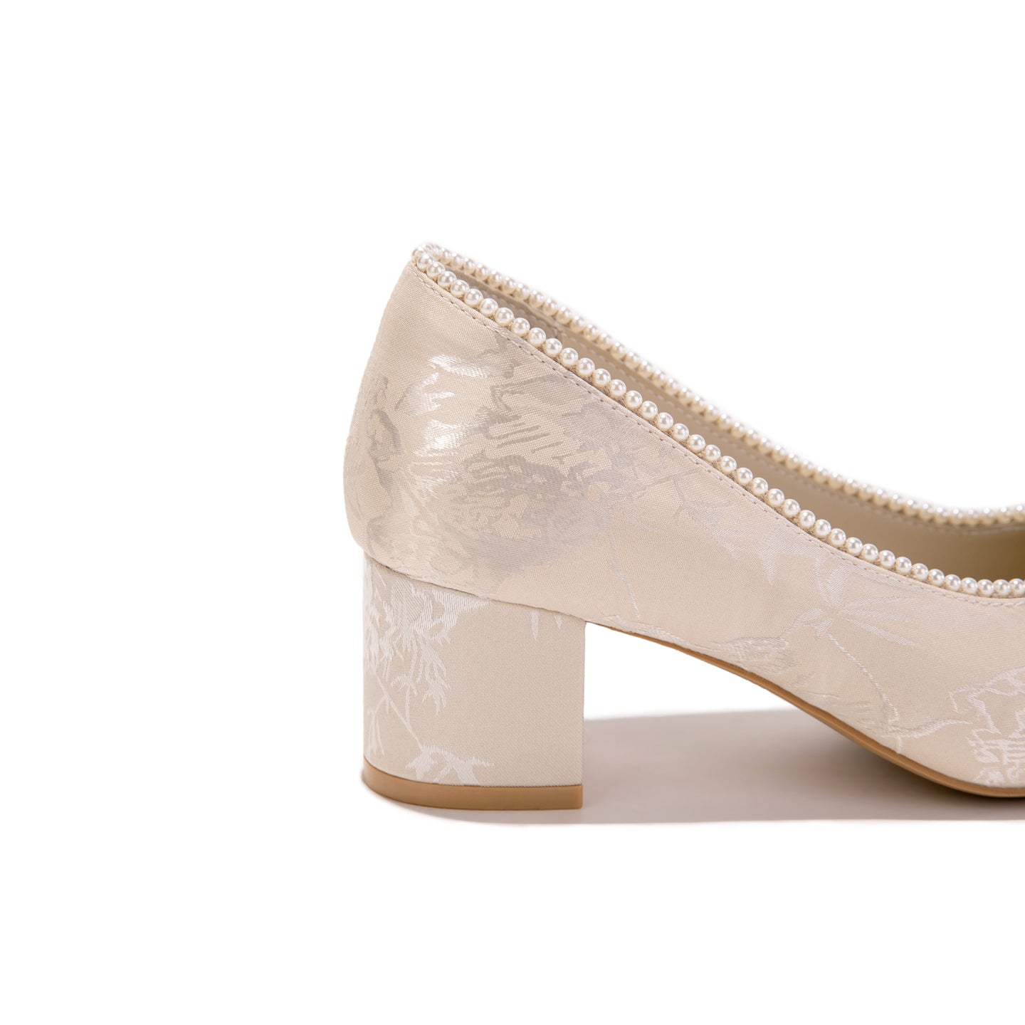Vintage Jacquard Satin High Heels—White vintage-style brocade beaded wedding shoes, elegant mid-heel shoes suitable for the workplace and formal occasions