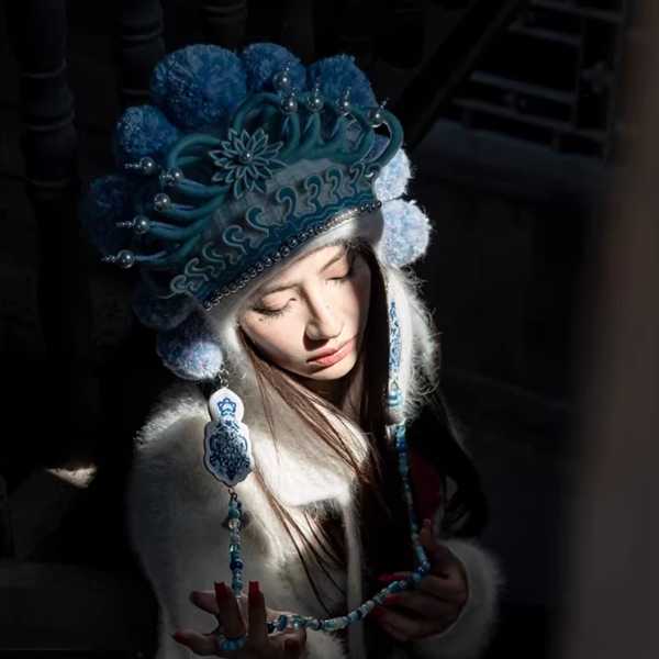 Original handcrafted White Snake woolen cap, a knitted cap with traditional Chinese mythological elements, is lively, ethereal and warm