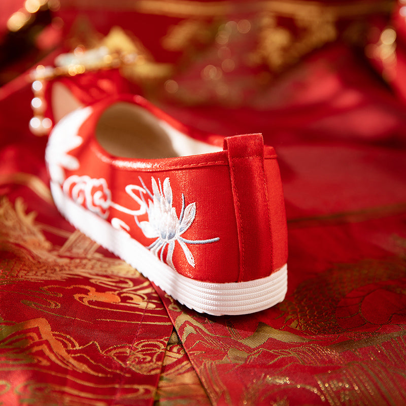 Chinese Ming-Style Red Wedding Flats for Women – Comfortable Hanfu Embroidered Shoes for Bride