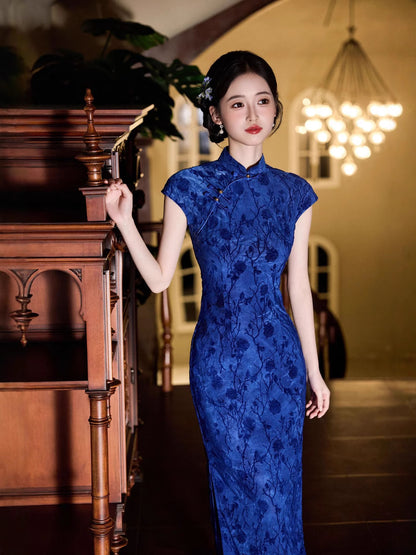 Navy Velvet Rose · Republic Era Qipao with Flocked Embroidery