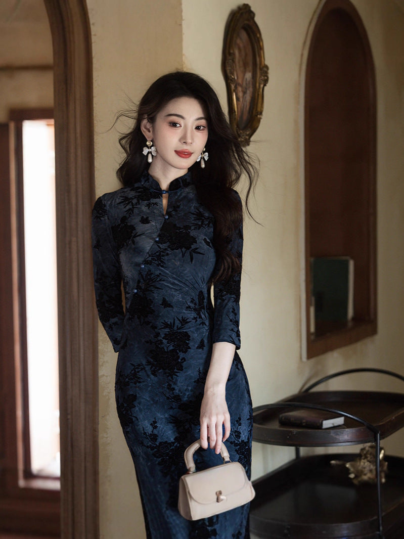 2025 Autumn Velvet Qipao · Navy Blue Floral Elegance