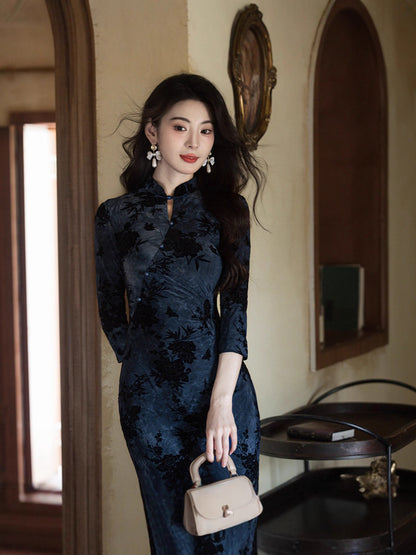 2025 Autumn Velvet Qipao · Navy Blue Floral Elegance