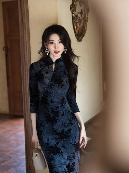 2025 Autumn Velvet Qipao · Navy Blue Floral Elegance