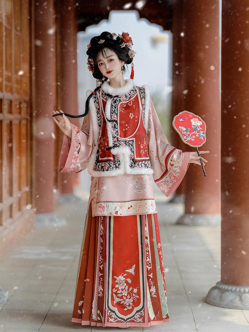 Celestial Porcelain · 2025 Late Qing Dynasty Inspired Hanfu Collection