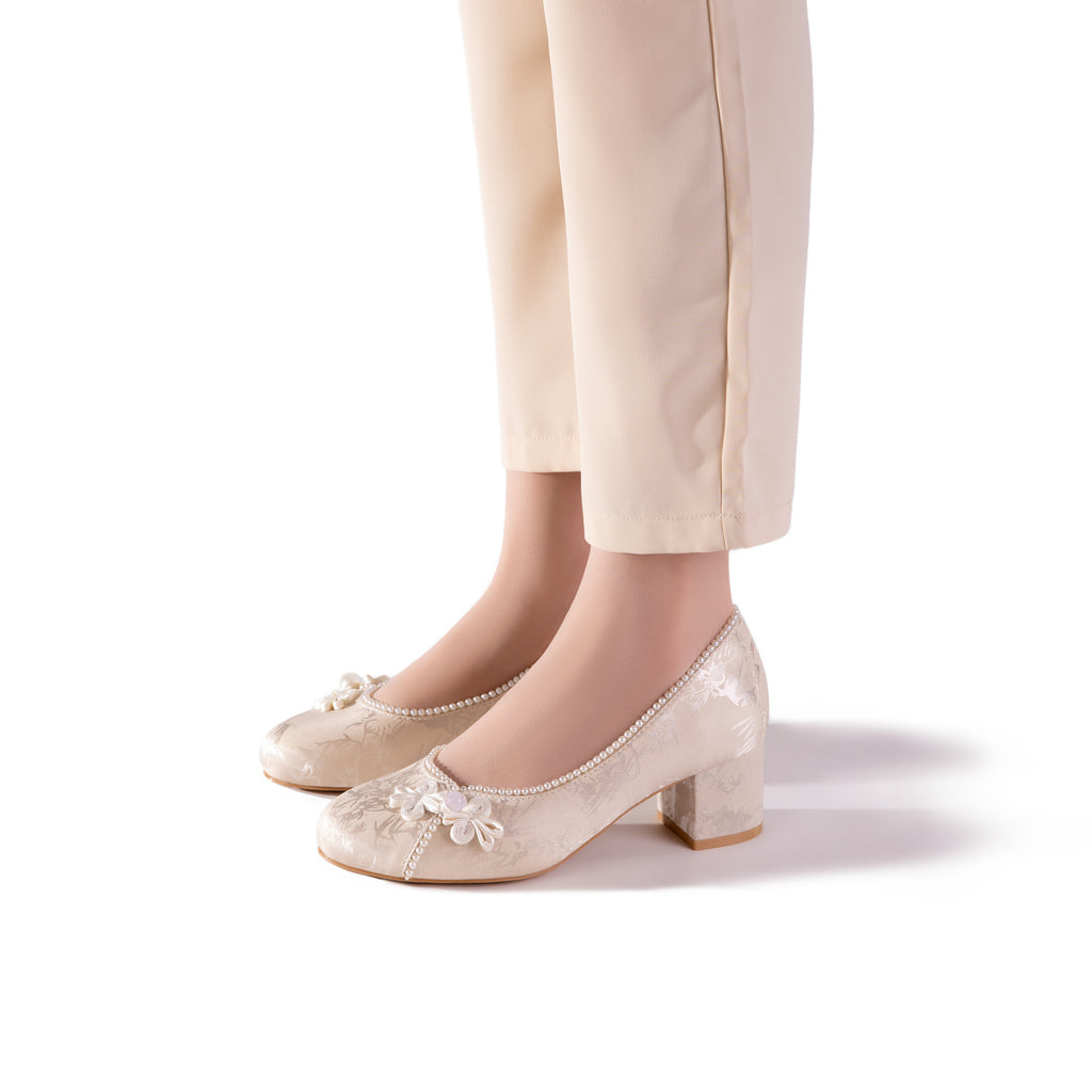 Vintage Jacquard Satin High Heels—White vintage-style brocade beaded wedding shoes, elegant mid-heel shoes suitable for the workplace and formal occasions
