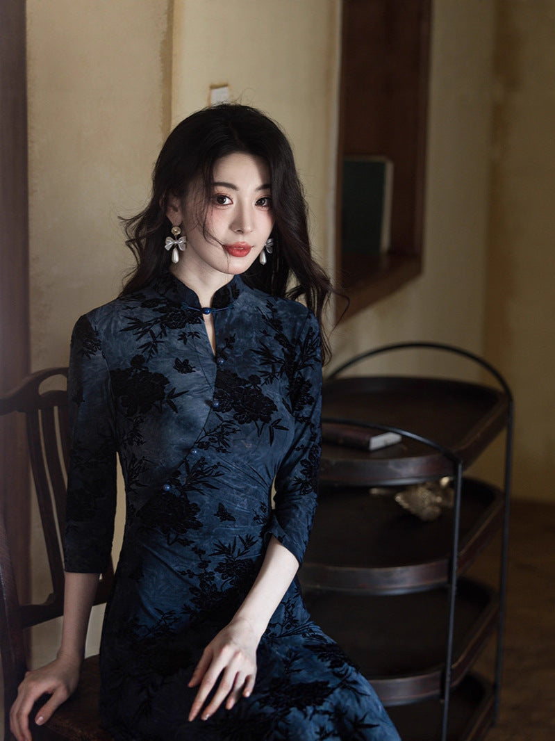 2025 Autumn Velvet Qipao · Navy Blue Floral Elegance