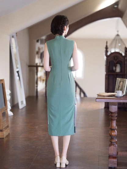 Modern Elegance · 2025 Green Stretch Qipao