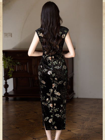 2025 Autumn Qipao · Diamond Velvet Camellia Elegance