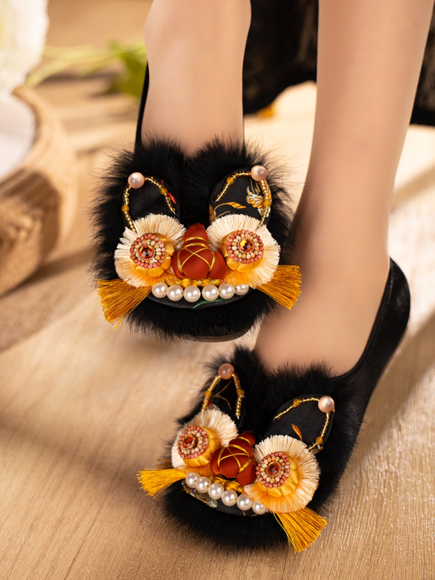 Women’s Chinese Tiger Head Shoes – Black Tiger Fortune Embroidery