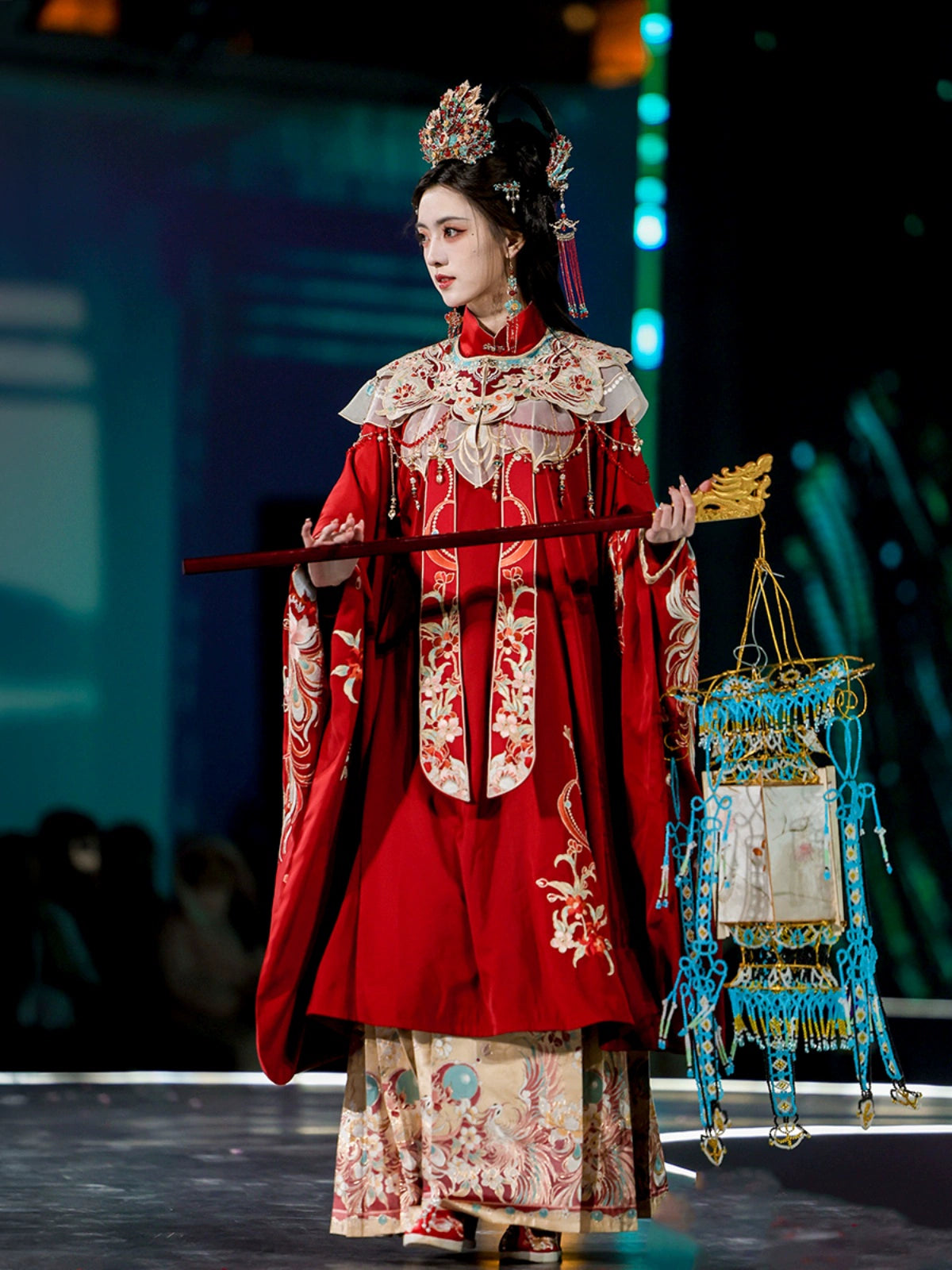 Phoenix Majesty · Ming-Style Hanfu Bridal Set | 3-Piece Wedding Ensemble with Cloud Collar & Horse-Face Skirt