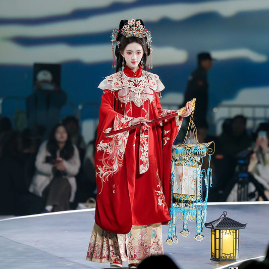 Phoenix Majesty · Ming-Style Hanfu Bridal Set | 3-Piece Wedding Ensemble with Cloud Collar & Horse-Face Skirt