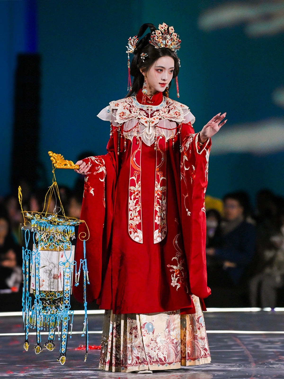 Phoenix Majesty · Ming-Style Hanfu Bridal Set | 3-Piece Wedding Ensemble with Cloud Collar & Horse-Face Skirt