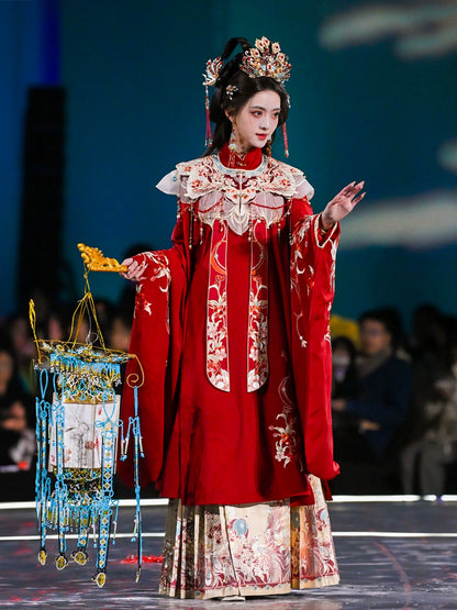 Phoenix Majesty · Ming-Style Hanfu Bridal Set | 3-Piece Wedding Ensemble with Cloud Collar & Horse-Face Skirt