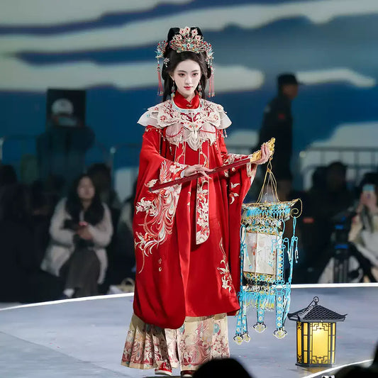 Phoenix Majesty · Ming-Style Hanfu Bridal Set | 3-Piece Wedding Ensemble with Cloud Collar & Horse-Face Skirt