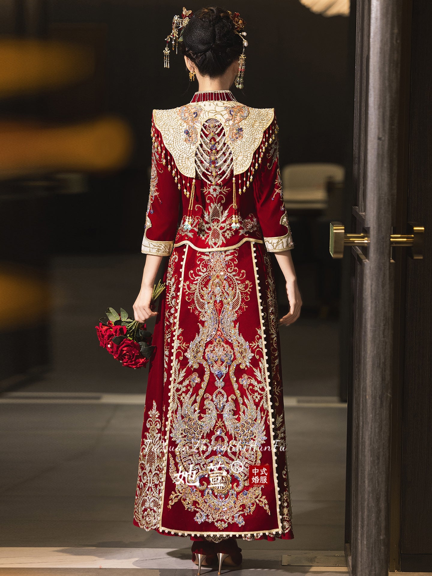 Opulent Silk-Velvet · 2025 Xiuhe Bridal Dress | Grand Sweep Hem & Meticulous Embroidery for Winter Nuptials